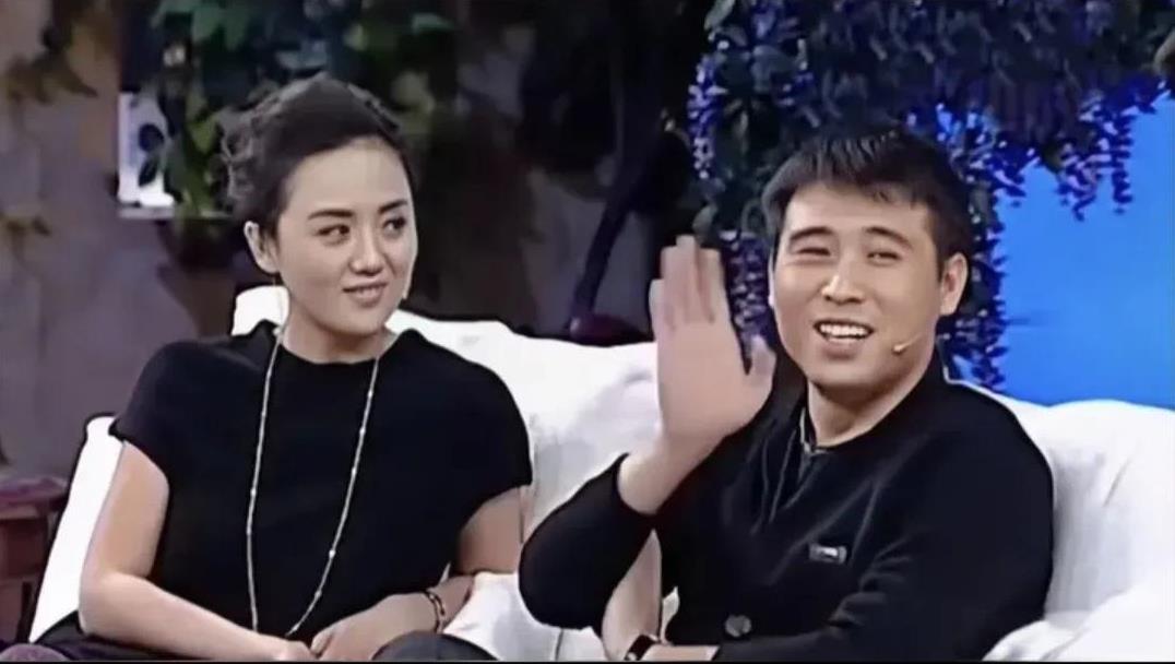 李乃文说:
我是自费生，学校给自费生的生活费每个月才130元，根本就不够吃。
朱