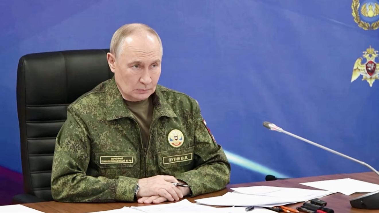 灵灵看世界诗谈普京穿军装喊话乌克兰