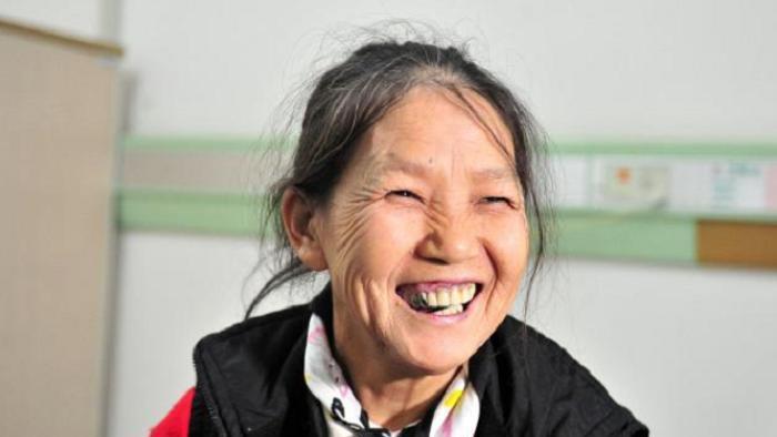 “拾荒妈妈”收养了30多个弃婴，大多断绝关系，只有6人知恩图报
张菲出生于上世纪