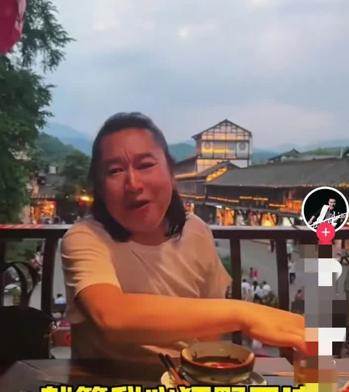 王瀚仪尊称刀郎为恩师，这事发生在刀郎在演唱会上多次点名才宝以及王子汝成和梦梦。
