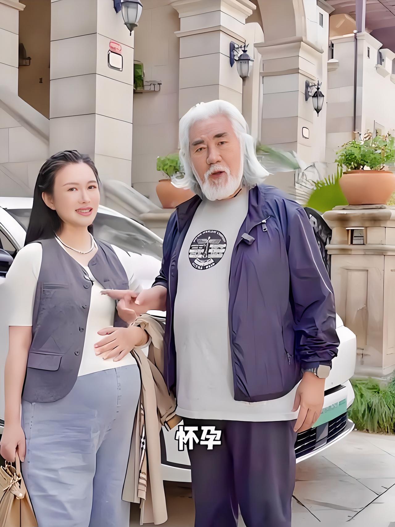 我们是真爱！
昔日，张纪中带着杜星霖出门散心的画面，这个时候的她已经怀孕39周了
