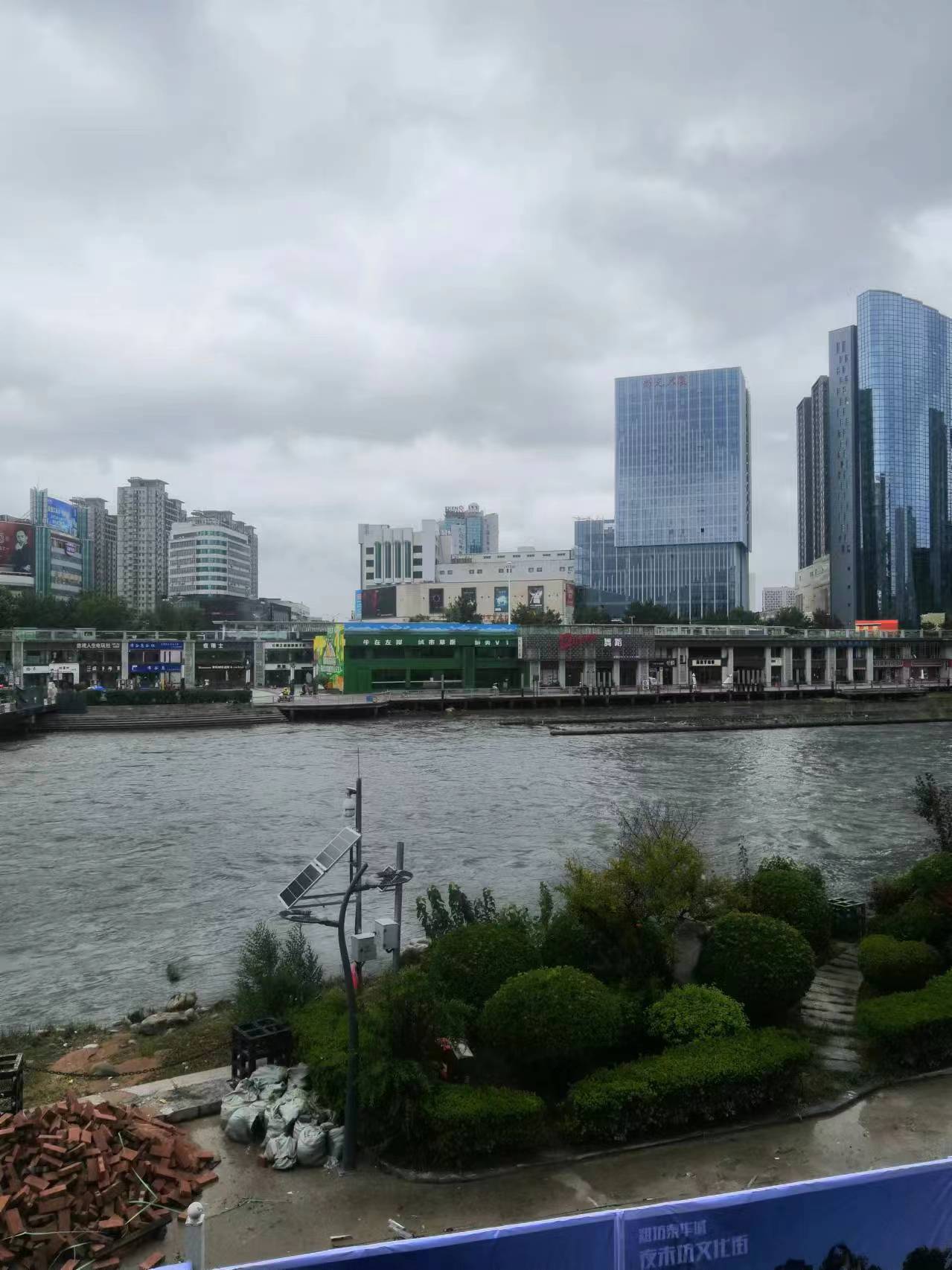 每天早晨醒来，阳光和你都在，这就是我向往的未来