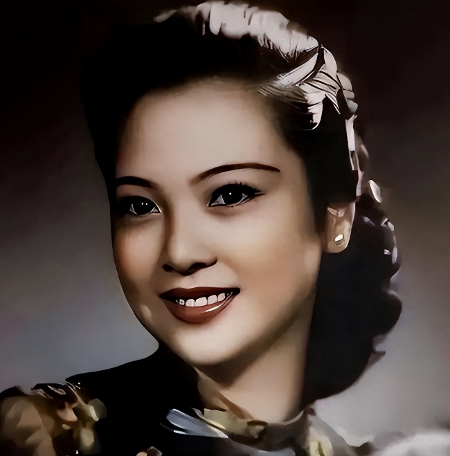 色心大发！1938年，美女秘书余淑衡被41岁的戴笠以加班为由带进卧室，看着貌美如