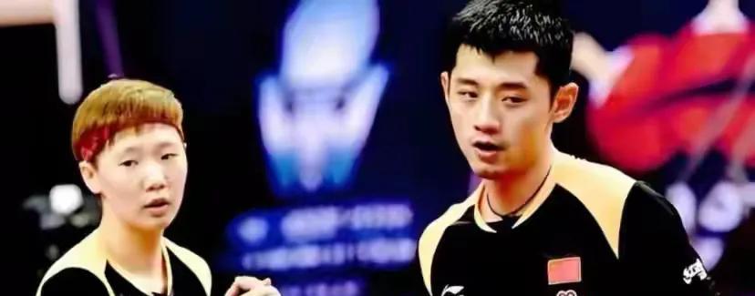 乒乓球男单奥运冠军怎么混到这么惨，要当网红蹭王曼昱的流量声称还可以打球，挑战王曼