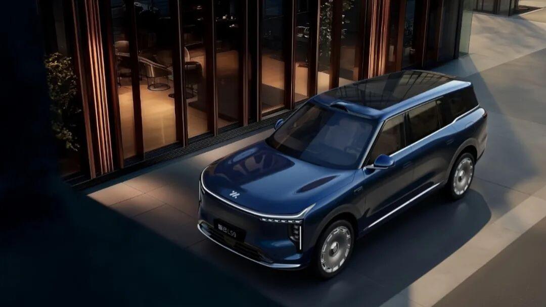 402km纯电续航+灵蜥底盘 智己LS9权益价32.28万起