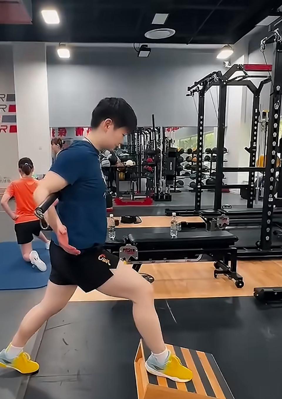 刘丁硕这番话真不是凑热度，而是把国乒里那股“狠劲”背后的真相给撕开了——国乒众将