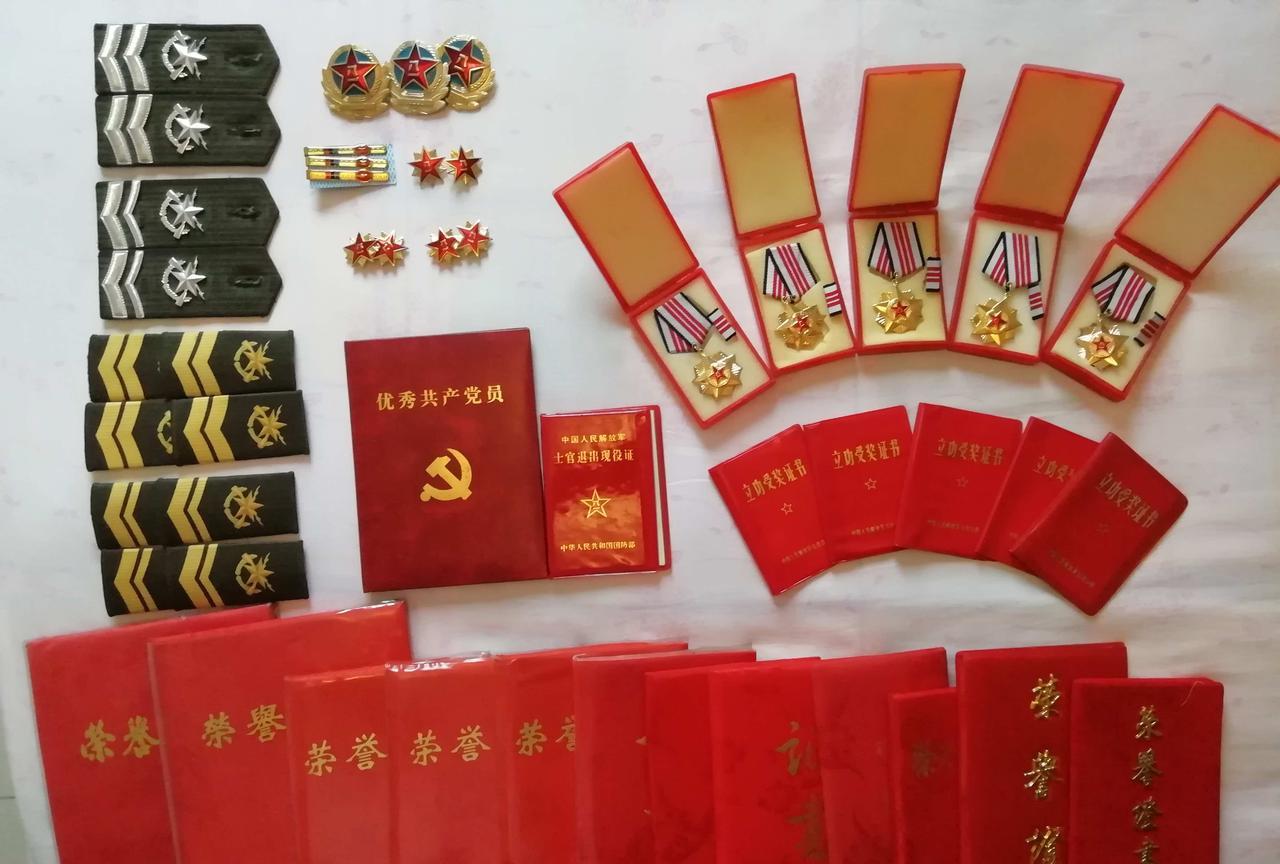 退役军人能不能在“军人候车区”候车？
能不能在机场、火车站提前检票？
别的地方我