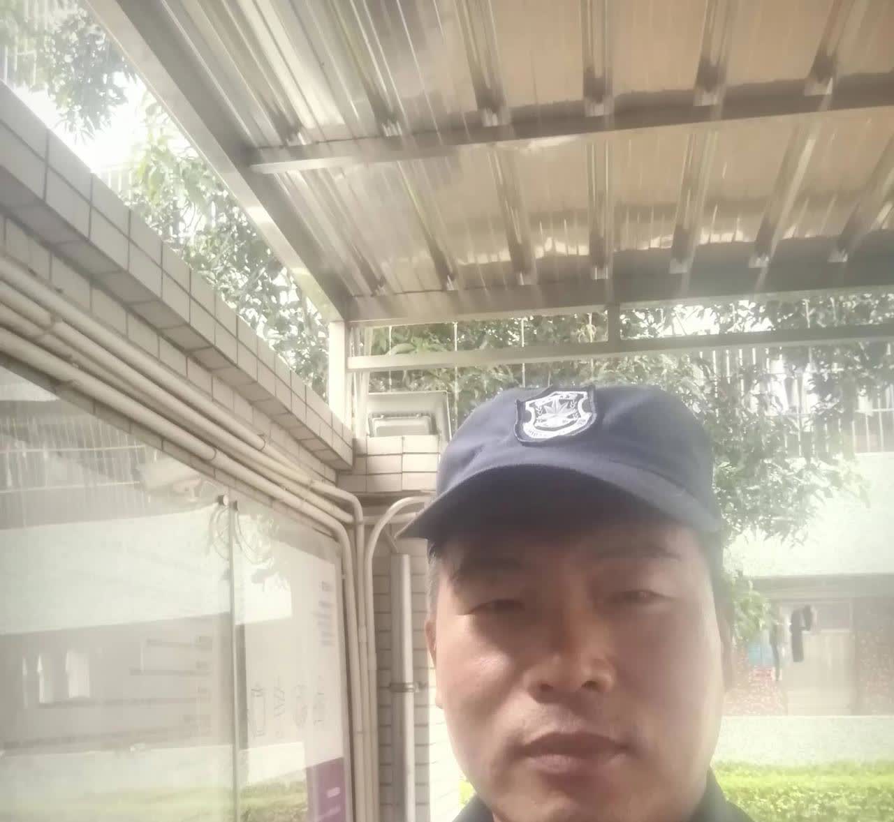 今天早上以接班，心里破防了，事情是这样的，今天周末，早上向平常一样保安换岗，刚换