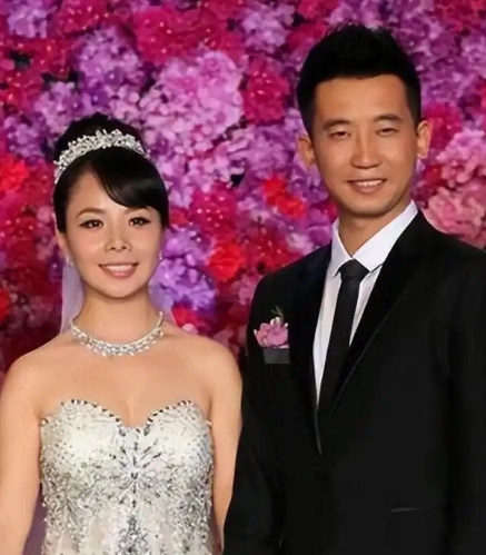 2007年，王二妮出名后，男友李飞对她说“二妮，分手吧，咱俩不是同一世界的人了。