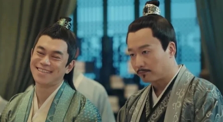 2015年，电视剧《伪装者》筹备期间，“梁仲春”这个角色原本是请于震出演的。可于
