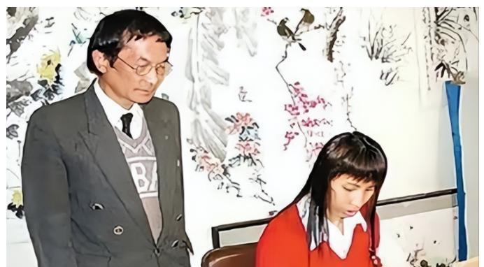 1995年，东莞市殡仪馆内送来了一具已经开始发臭的女尸，火化工人何亚胜正准备把她