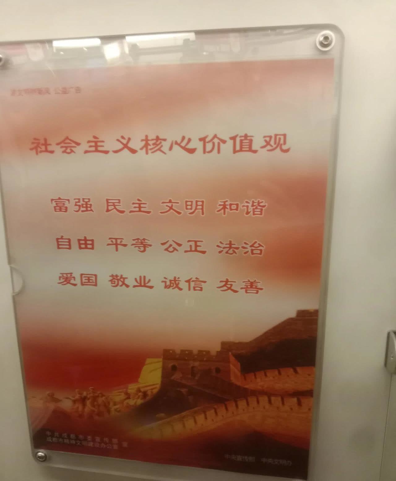 孤立恰恰能体现强者独立思考、不随波逐流的特质，这种特质难能可贵，值得称赞！[赞]