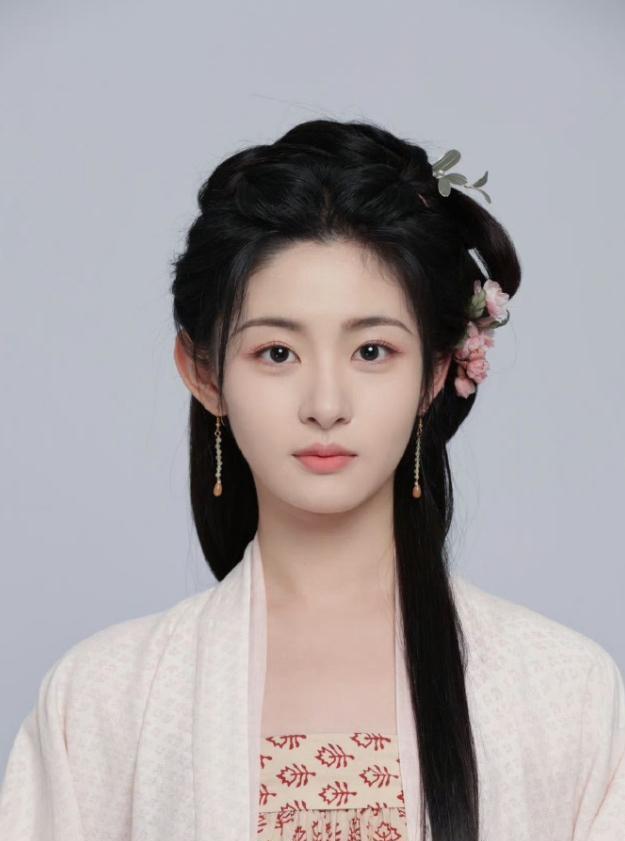 于正的《金吾不禁》筹备差不多了
以前说给何瑞贤，现在可能给赵晴，女将军题材，于正
