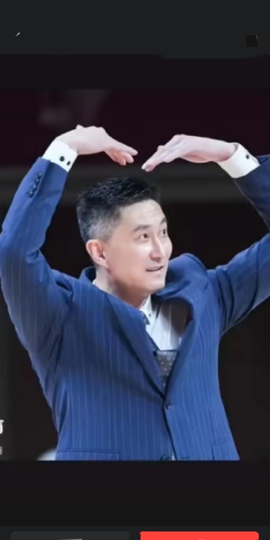 前两个赛季，广东男篮只要输球， 杜峰甩锅，有意思的是，有些广东球迷也跟跟着找各种