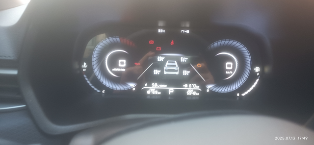 车子停了一个月没开
打不着火了，亏电了