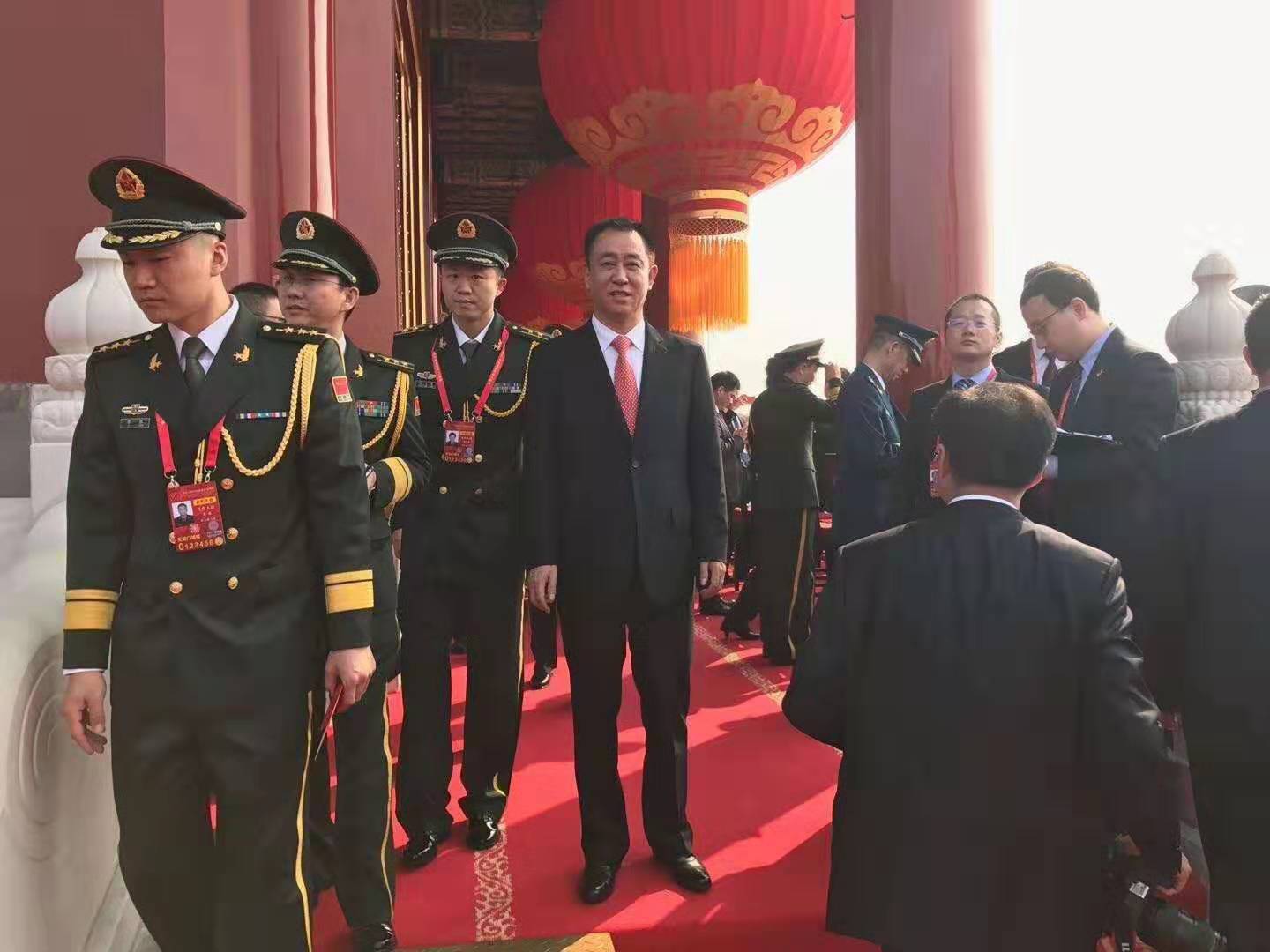 #造神运动# 就在几年前，许家印还是企业界最为耀眼的代表人物之一，恒大集团曾拥有