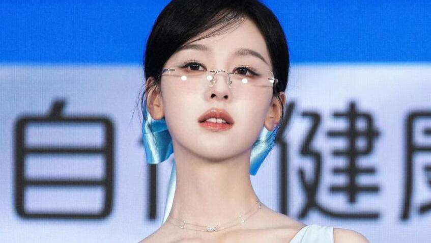 陈都灵眼镜杀绝了！知性优雅气质直接拉满