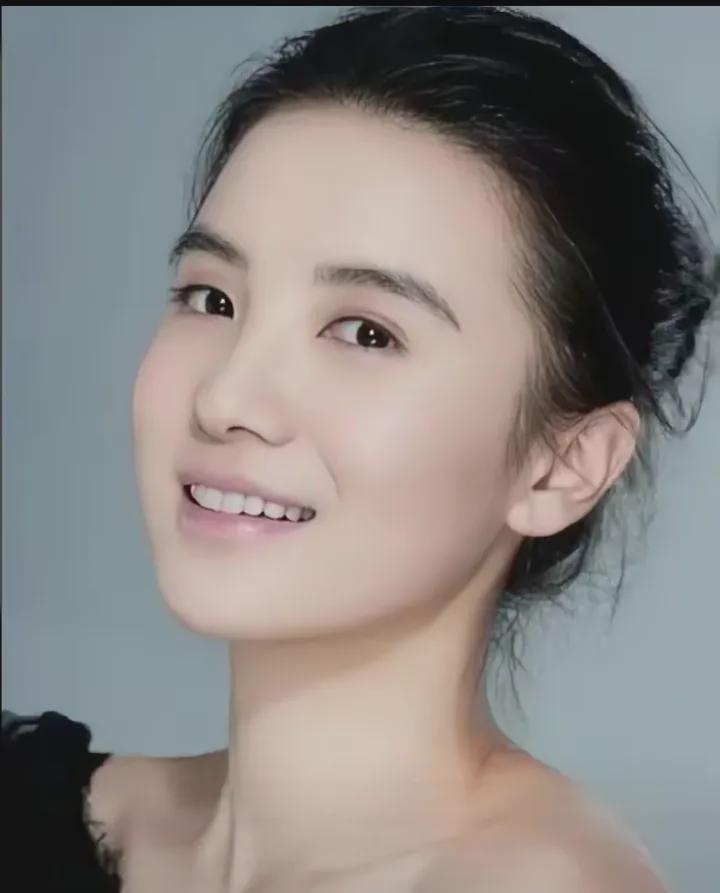 宋佳不想生儿育女，主要是因为她如今都47岁了，但是还没有怀孕。

大家之所以觉得