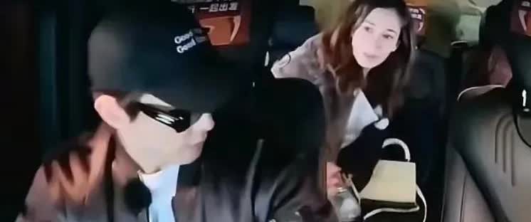 卢靖姗帮人很有边界感，是戚薇在场的时候，才问李承铉要不要试戏，试一个美国的戏。这