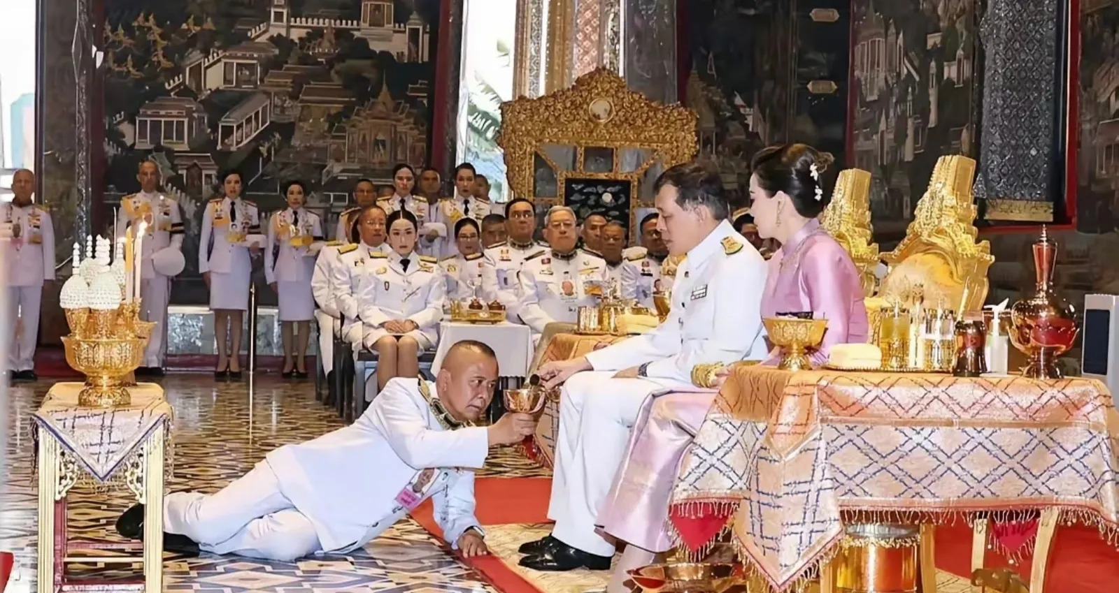 泰国国王权力大到你无法想象











你知道吗？在泰国，国王简直就是