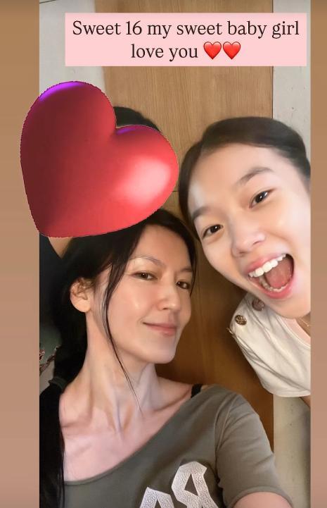 哇，林熙蕾的女儿都16岁了，长成大人的模样了！#林熙蕾
希望林熙蕾继承女神的美貌