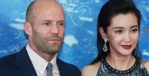 李冰冰与奔驰代言的趣闻

当年，奔驰邀请李冰冰做代言，活动现场，李冰冰看中了一辆