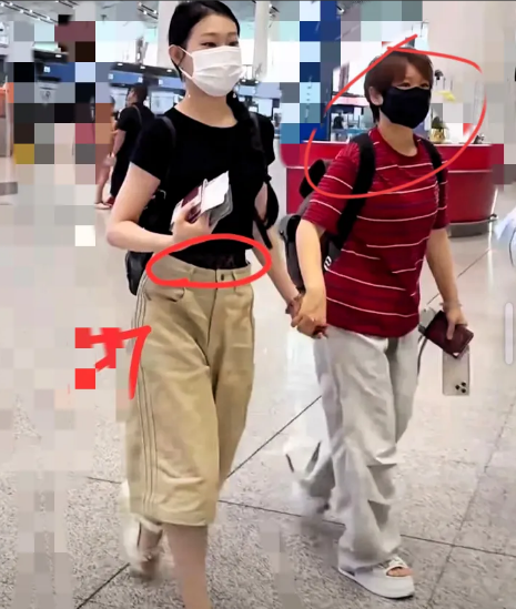 小沈阳啊小沈阳
 你女儿在机场露面，有个细节被网友揪出来了——这孩子被你和沈春阳
