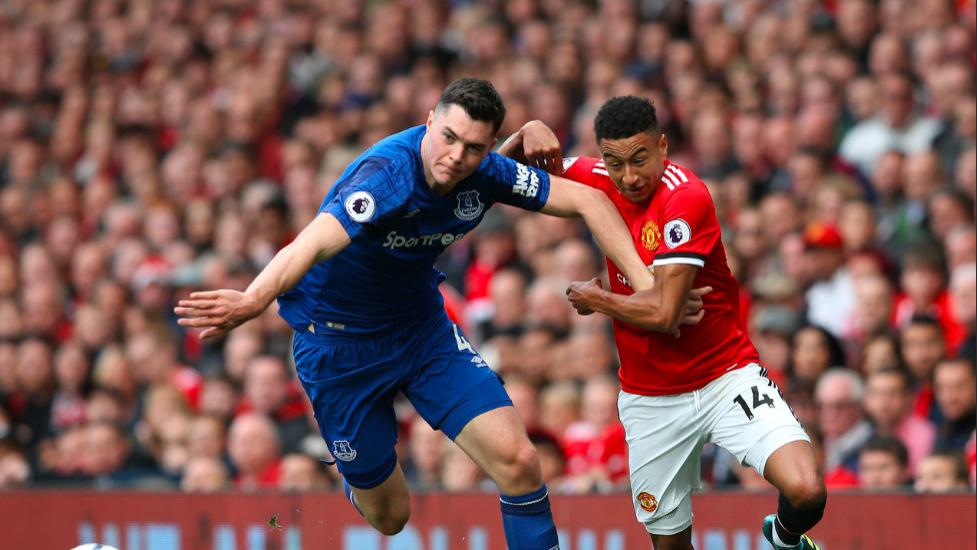 英超赛场球员掌掴队友被罚下，少一人反倒赢了球