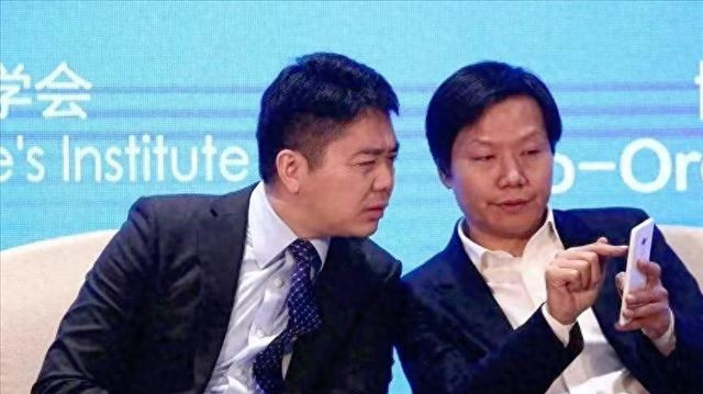 雷军与刘强东的穿搭差异，揭开中年男人的时尚真谛