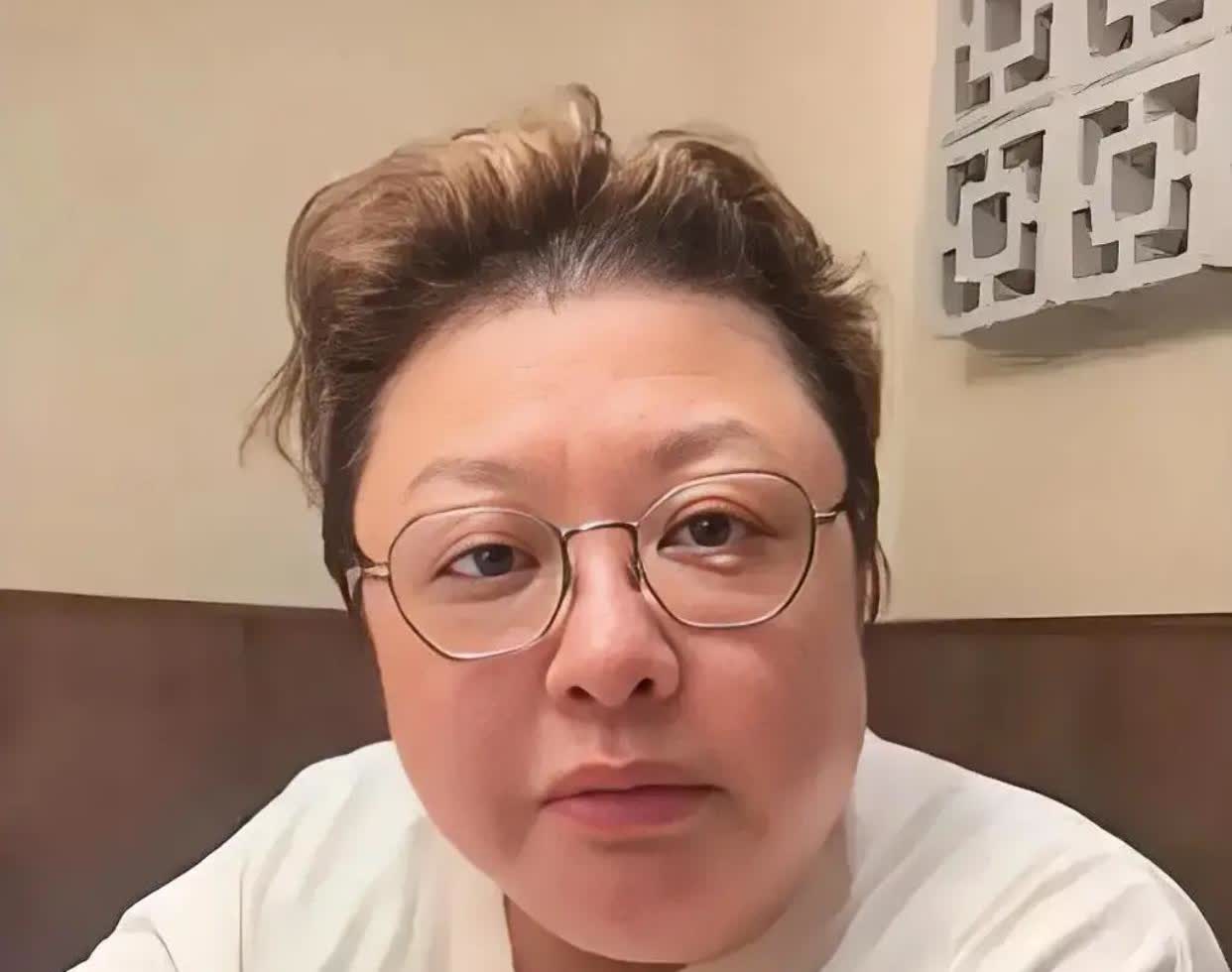 我有预感
接下来韩红要过苦日子了
跟她最近在综艺上发飙有关

韩红录制《