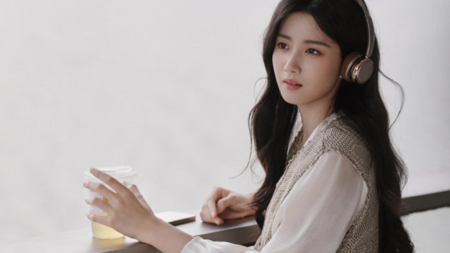 卢昱晓《轧戏》低头浅笑太治愈！这哪是社恐，分明是心动狙击