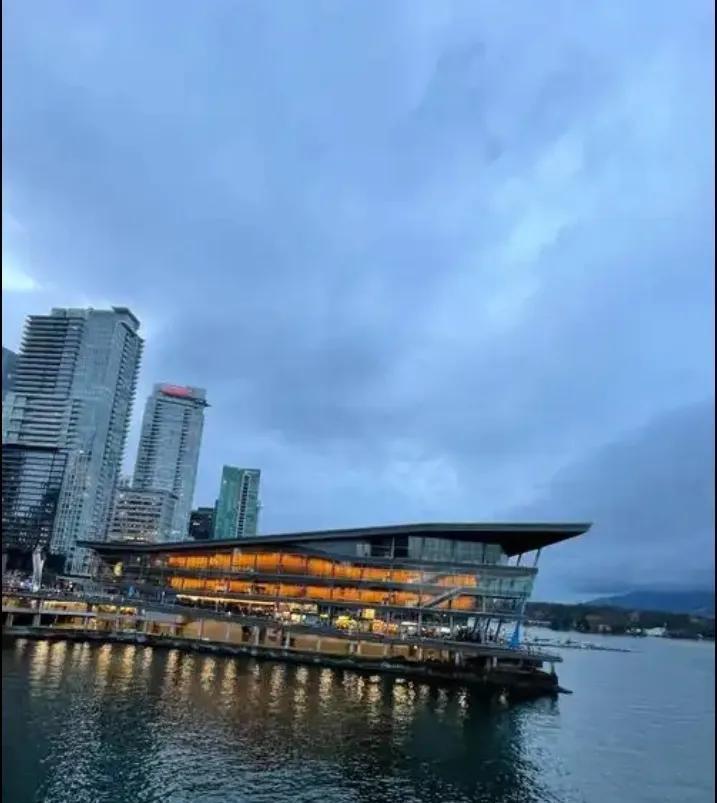 中北美金杯赛：加拿大-洪都拉斯
很多球迷会拿加拿大和昨晚的牙买加相提并论，其实当