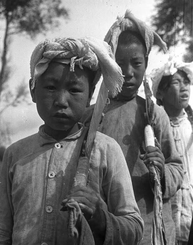 1972年，毛主席大手一挥，免除1200亿美元战争赔款。



1972年秋，日