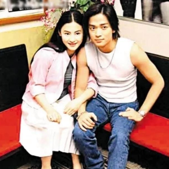 1999年，19岁的张柏芝和陈晓东相恋，两人合资花900w买了一套豪宅同居，不到