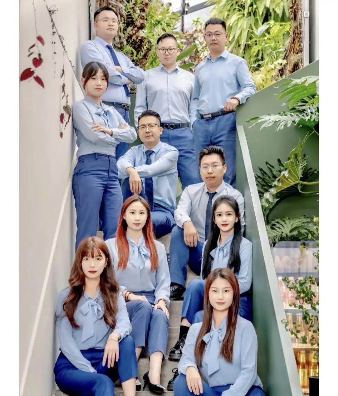 仅凭第一感觉，你会找哪个销售买车？