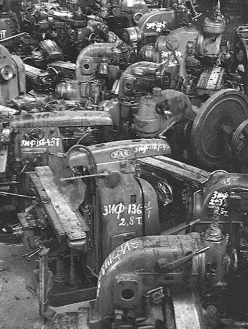 二战后的德国，德国制造的机械正准备运到到苏联。  