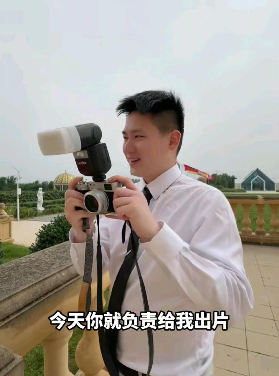爱摸鱼三贱客分开，有没有可能是cc主动要求的？因为她可拍的素材简直是太多了！
每