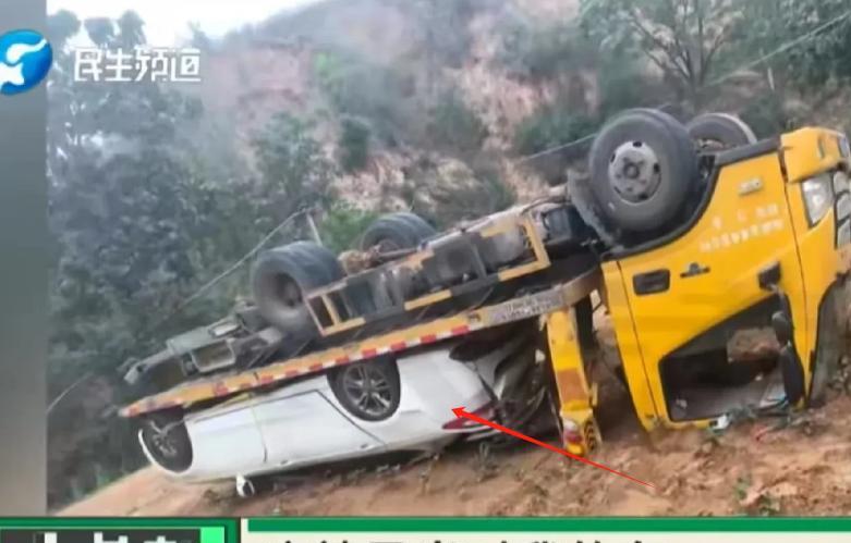 河南郑州，王先生一家四口开车出去玩，半路上车坏了，他赶紧给4S店打电话求助。4S