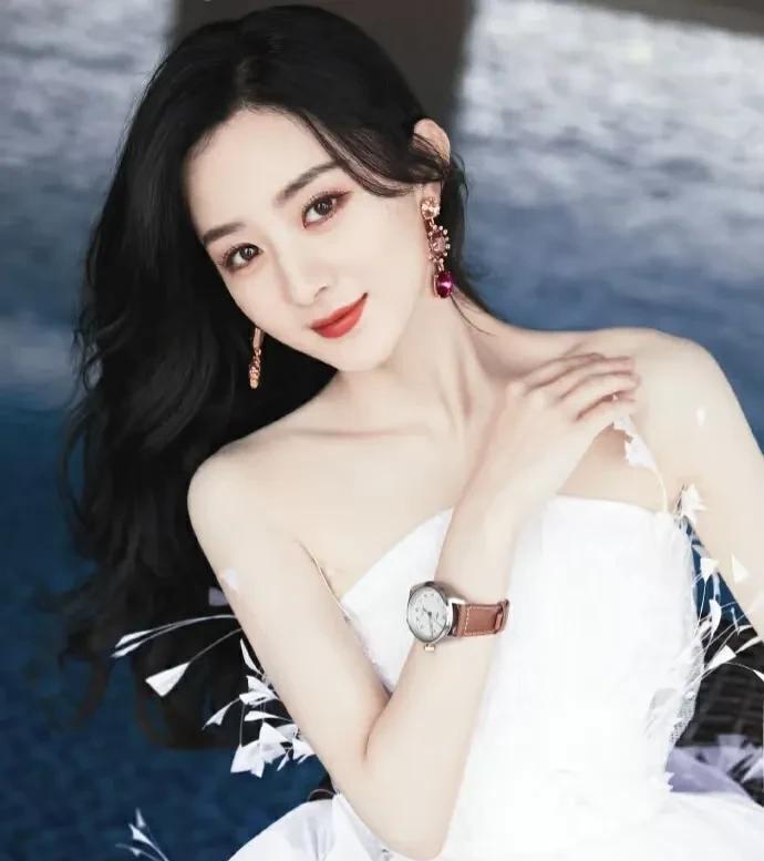 三位人品好，颜值演技俱佳，你更喜欢哪一位呢？
1.赵丽颖
2.赵今麦
3.谭松韵