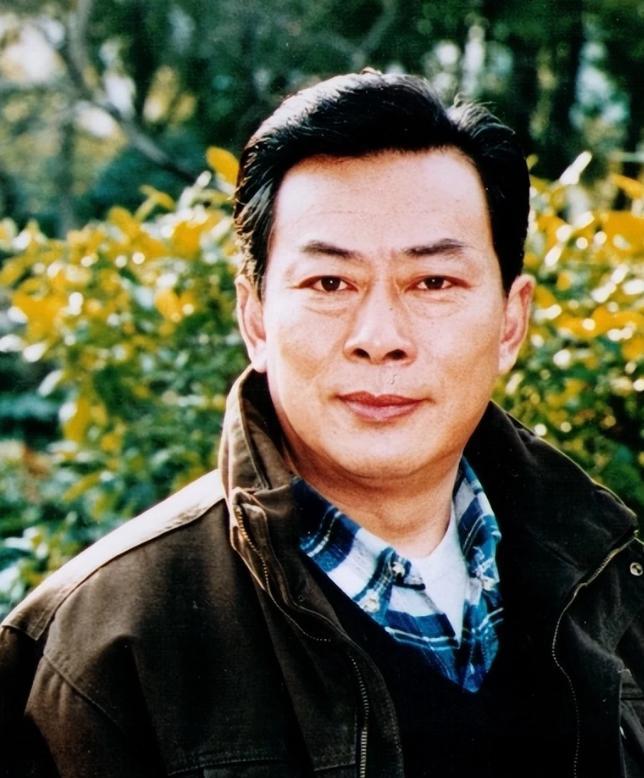 1984年，儿子患病，王诗槐离异，独自承担养育重任。



那一年，王诗槐的人生