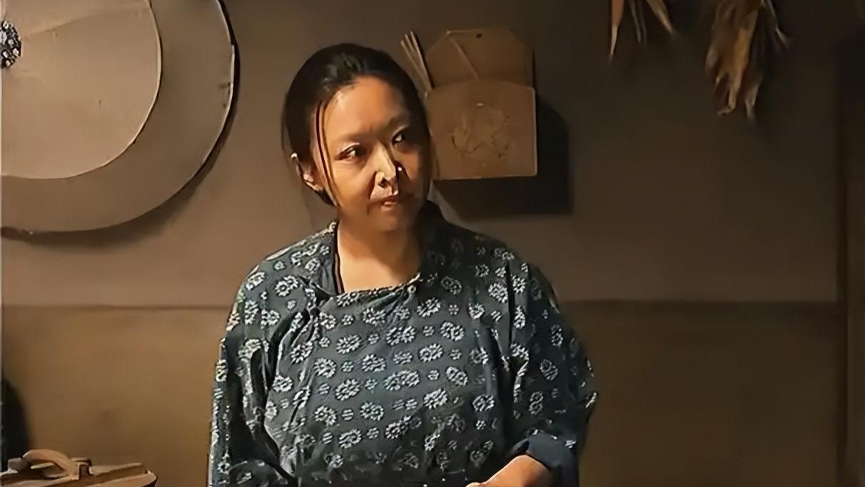 明明长得风情万种，却总演土掉渣的“村妇”，这6位谁更接地气儿