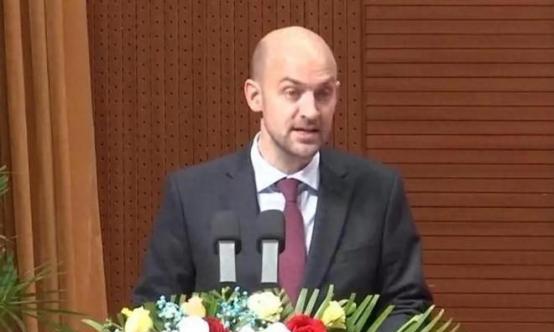 【法国外长离开中国之际，收到中方发来的好消息】
法国外长巴罗在中国进行了为期两天