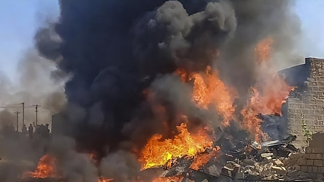 特朗普或高兴早了，美在乌工厂被炸？普京一声令下，俄军潜艇出动