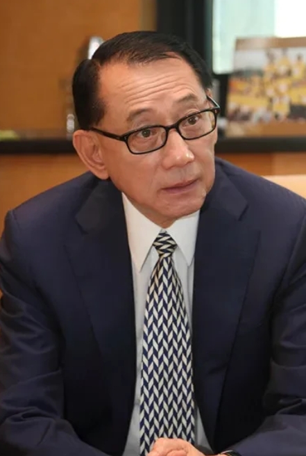 在2010年，杨受成投资了一部电影《让子弹飞》播出之后，他没想到是这部电影突破了