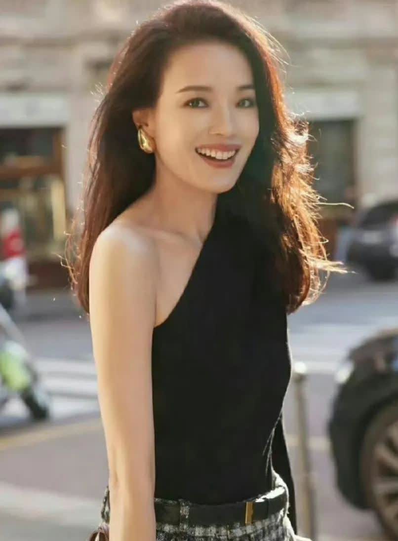 一天一杯红酒，就可以保持魔鬼身材吗？

     是的！舒淇做到了。


