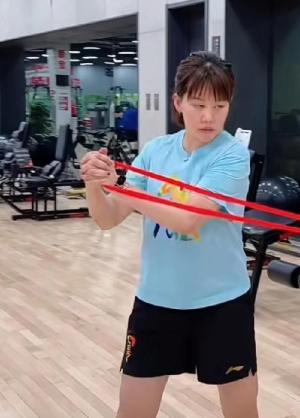 wtt中国大满贯抽签仪式结束后，没想到陈幸同更新了社交平台，并且霸气放话:
山不