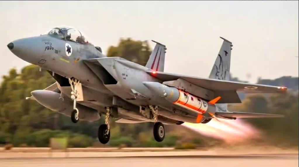 以色列空军出动了F-35隐身战机、F-15I多用途战斗机等百余架次，对伊朗境内2
