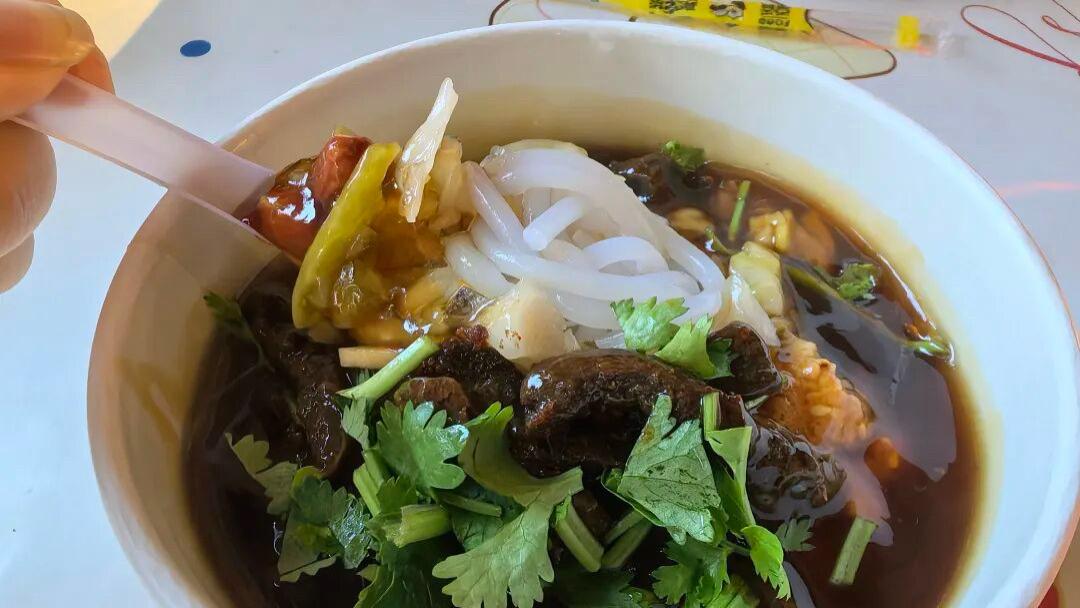 一碗抱罗粉里的海南慢时光