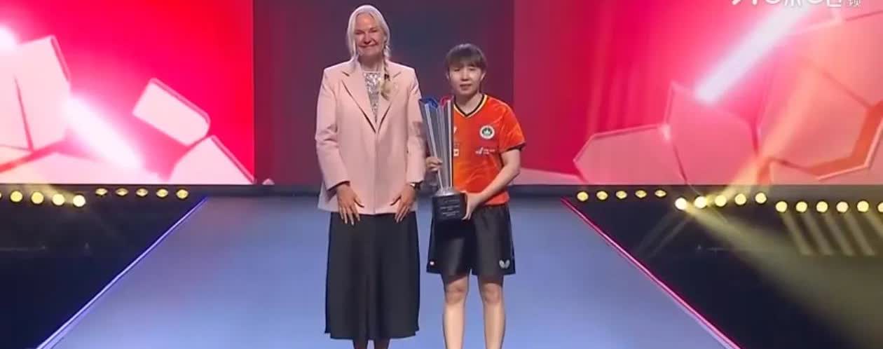 【赞！朱雨玲捧起冠军奖杯】WTT美国大满贯女单决赛，朱雨玲冠军！祝贺！