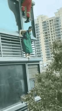 这种救援没有心理疏导，没有语言沟通合适吗？出了问题后这种责任怎么划分呢？